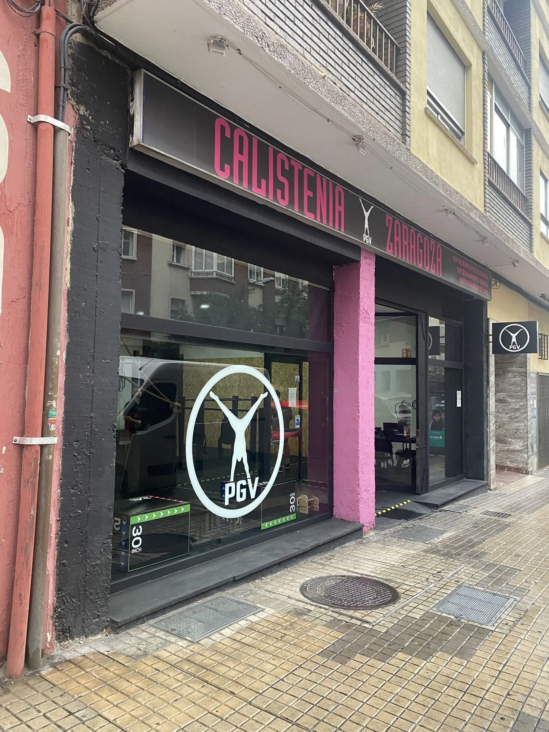 Fachada del gimnasio Calistenia Zaragoza en Calle Rodrigo Rebolledo 7, Las Fuentes